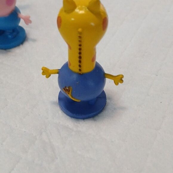 LOT OF 7 PEPPA PIG FAMILY & FRIENDS TOY FIGURES CHARACTERS COLLECTION - Picture 11 of 16